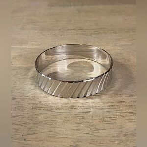 Vintage Crown Trifari Brushed Silver Tone 50s‎ 60s Bangle Bracelet Elegant